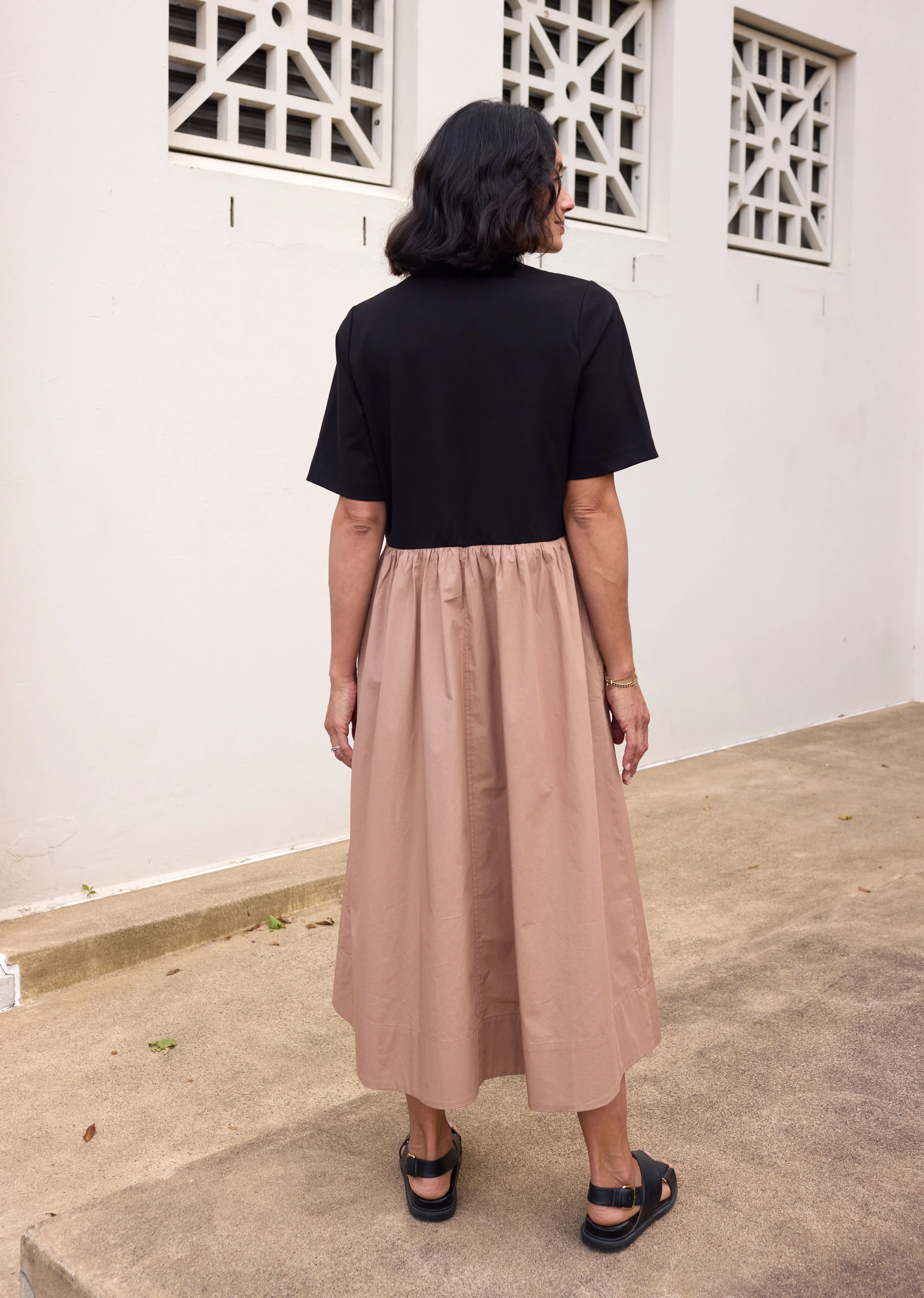 MIMI MIDI DRESS - BLACK/CAMEL - PETITE - Image 6