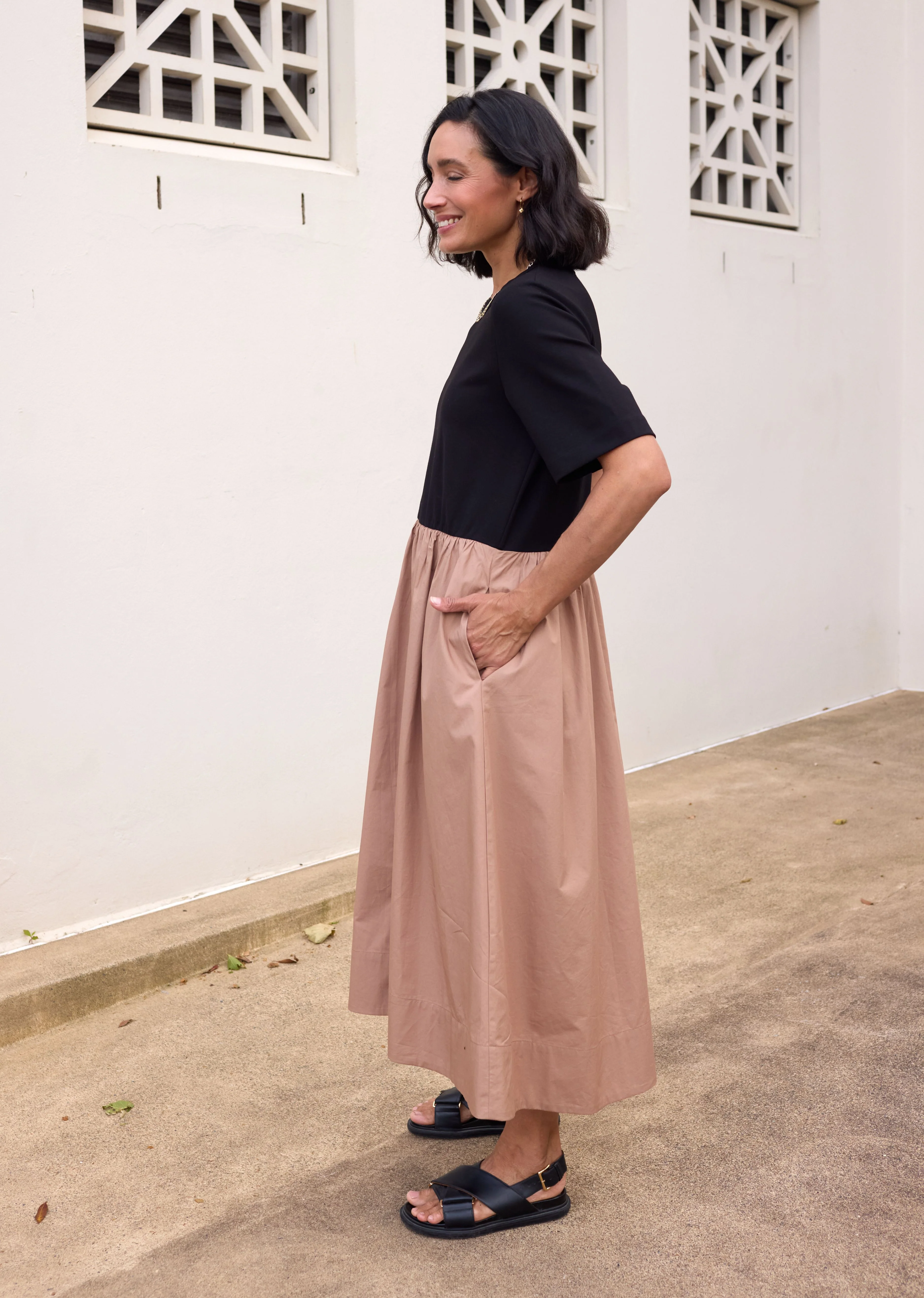 MIMI MIDI DRESS - BLACK/CAMEL - PETITE - Image 7
